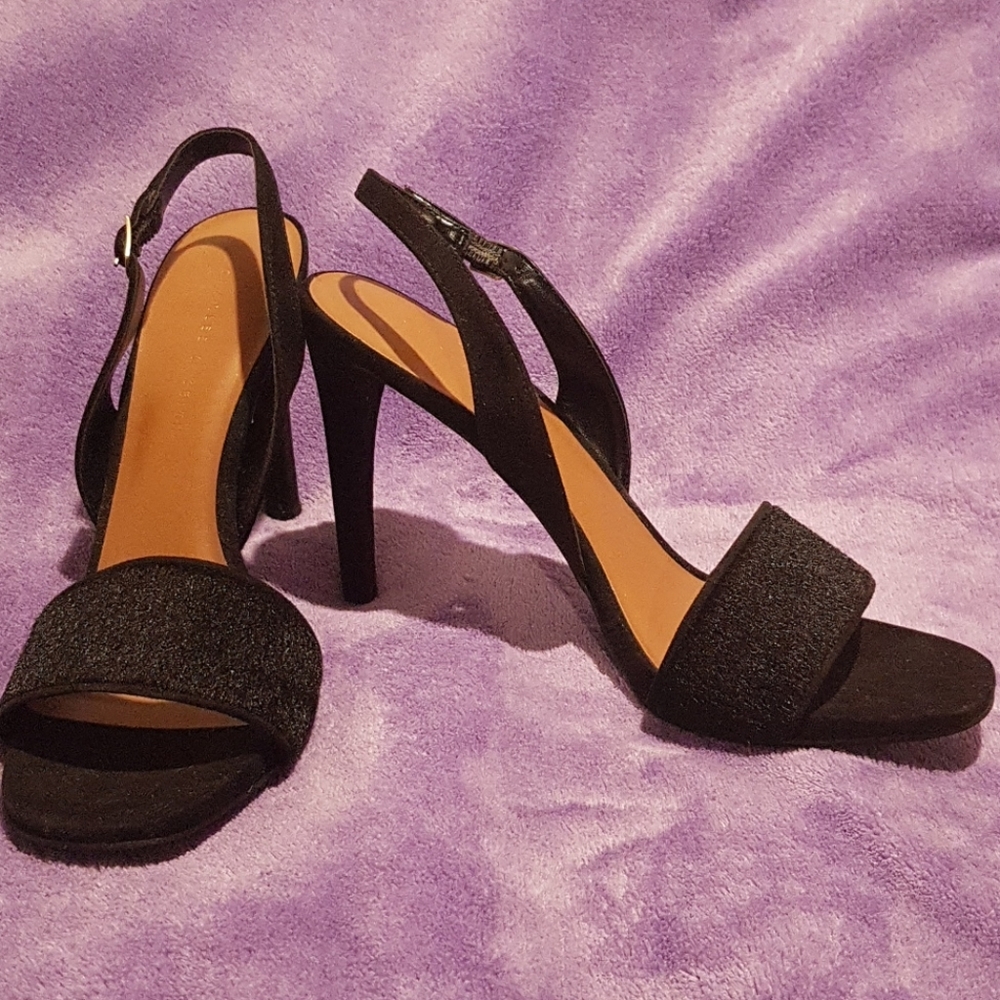 Brand new never worn heels